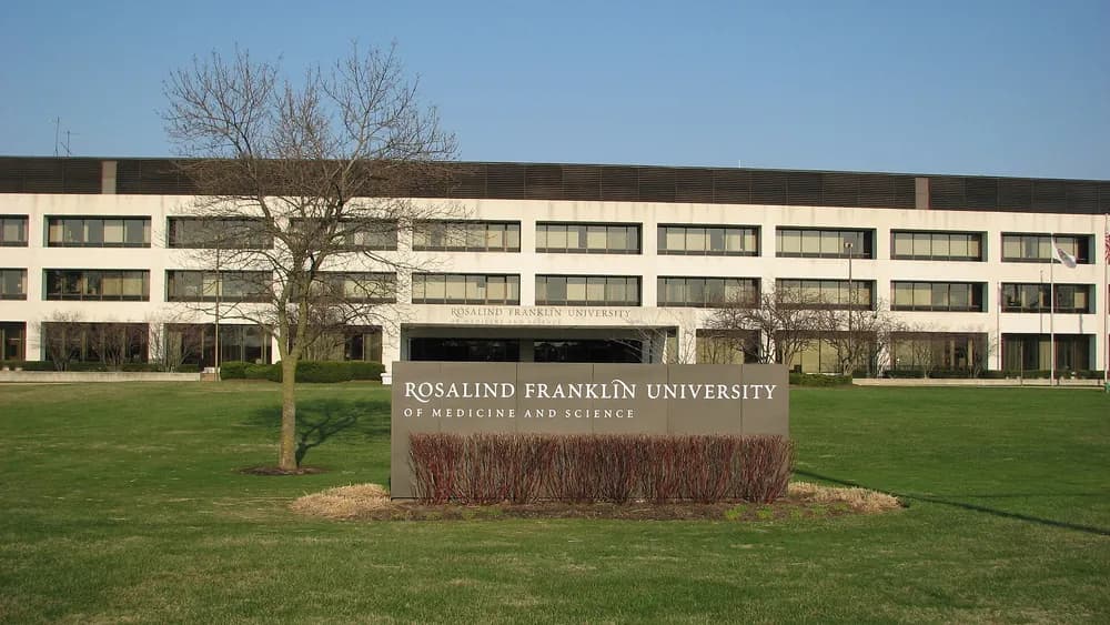Chicago Medical School at Rosalind Franklin University of Medicine and Science (MD) — Building of the en