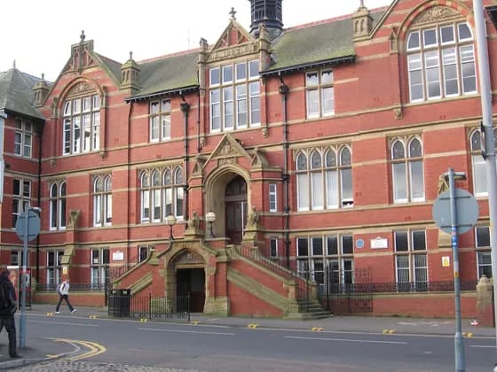 I, fetler, took this photograph of the University of Central Lancashire's Harris building.